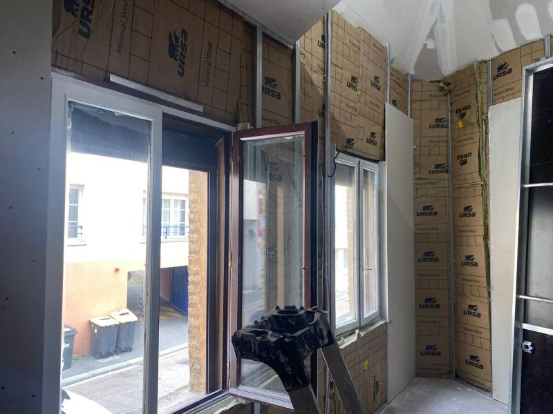 Faire appel à une entreprise d'isolation thermique par l'intérieur certifiée RGE à Harfleur pour réduire vos factures énergétiques dès l'hiver prochain.