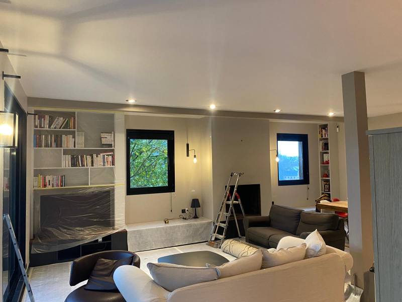 Comment installer un faux plafond avec éclairage intégré grâce à un artisan plâtrier professionnel RGE à Montivilliers pour sublimer votre séjour ?