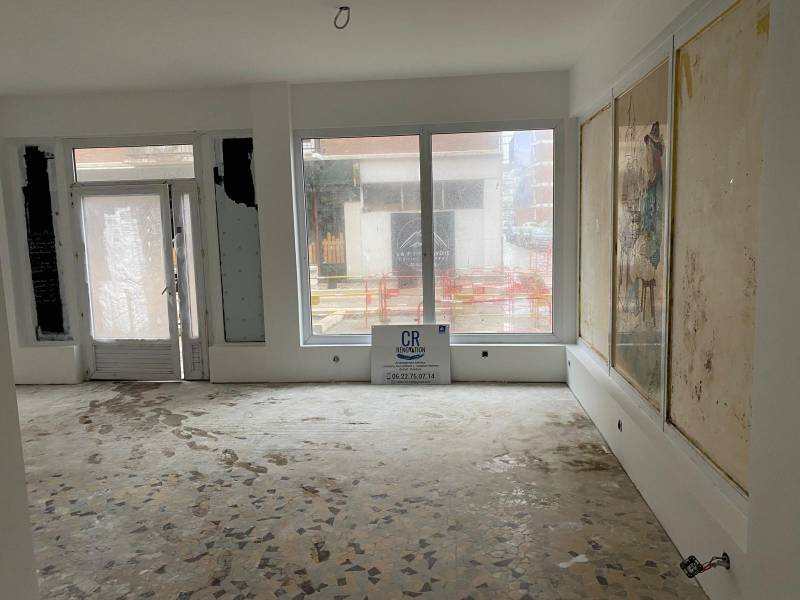 Travaux d'enduit et de peinture finis dans un commerce au Havre